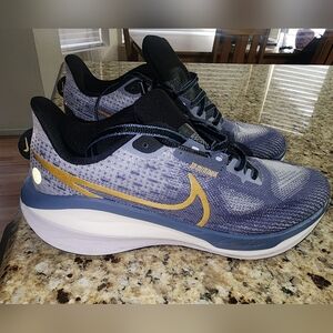 Nike women's size 6.5, EUC